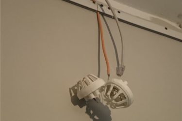 Как отключить датчик пожарной сигнализации на потолке?