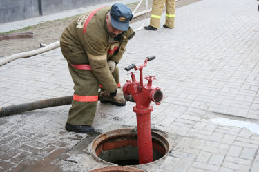 Где должны устанавливаться пожарные гидранты?