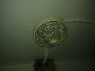 Как отключить пожарный датчик на потолке?