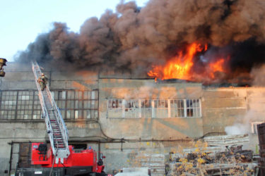 Тушение пожаров на различных промышленных объектах